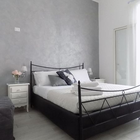 1 Amore Romantica Casa Centrale, Silenziosa Ristrutturata Наполи Екстериор снимка